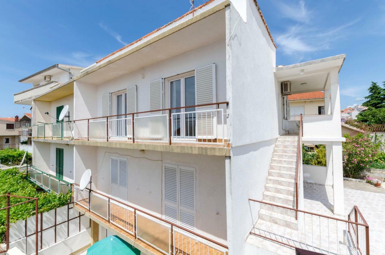Apartments Visnja Primošten المظهر الخارجي الصورة